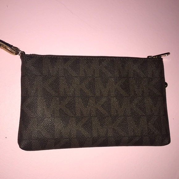 SOLD Michael Kors wrist wallet with strap - Picture 3 of 10